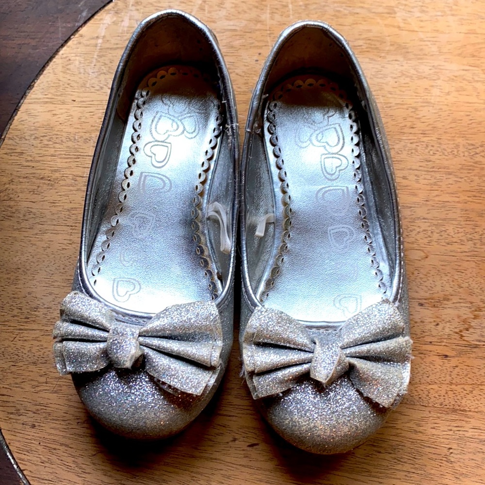 Young Girl’s Silver Sparkled Ballet Flats - 11